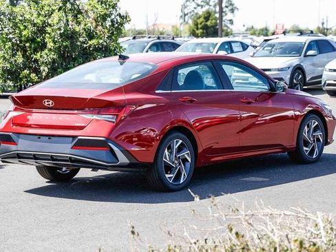 New 2026 Hyundai Elantra Limited FWD image 5