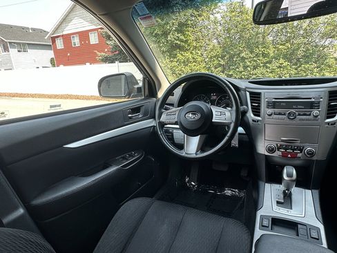 Used 2011 Subaru Outback 2.5i Premium AWD/4WD image 12