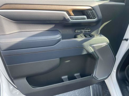 Certified 2025 Chevrolet Silverado 1500 High Country w/ High Country Premium Package AWD/4WD image 16