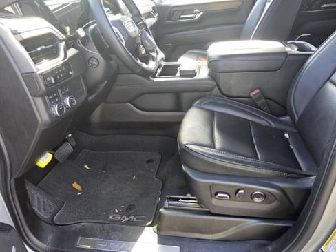 Used 2025 GMC Yukon Denali AWD/4WD image 3