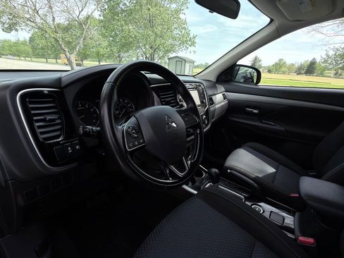 Used 2017 Mitsubishi Outlander ES AWD/4WD image 19