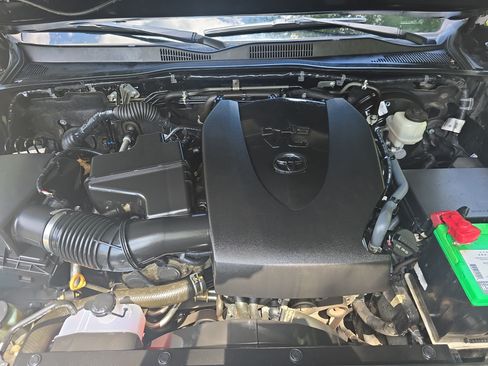 Used 2021 Toyota Tacoma SR AWD/4WD image 32