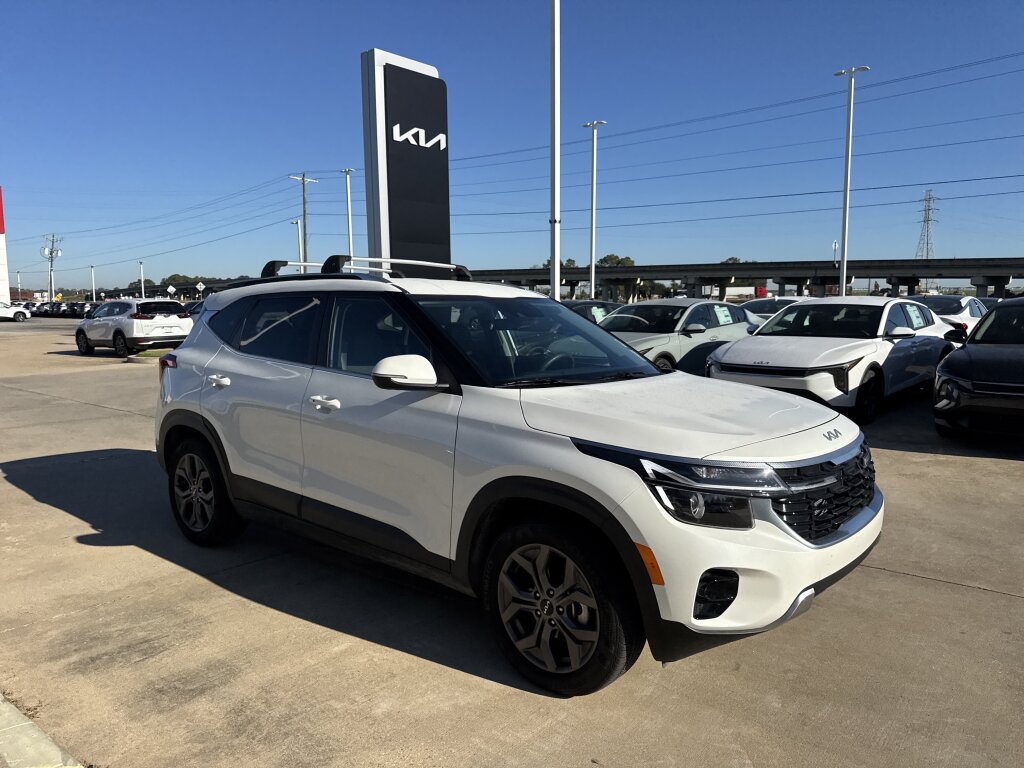 Certified 2024 Kia Seltos S FWD image 11