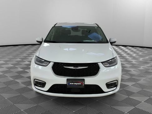 Used 2023 Chrysler Pacifica Touring-L FWD image 8