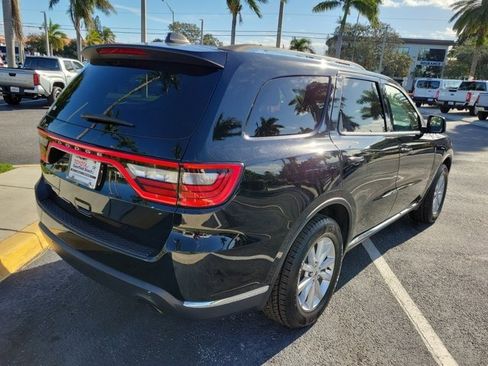 Used 2022 Dodge Durango SXT image 4