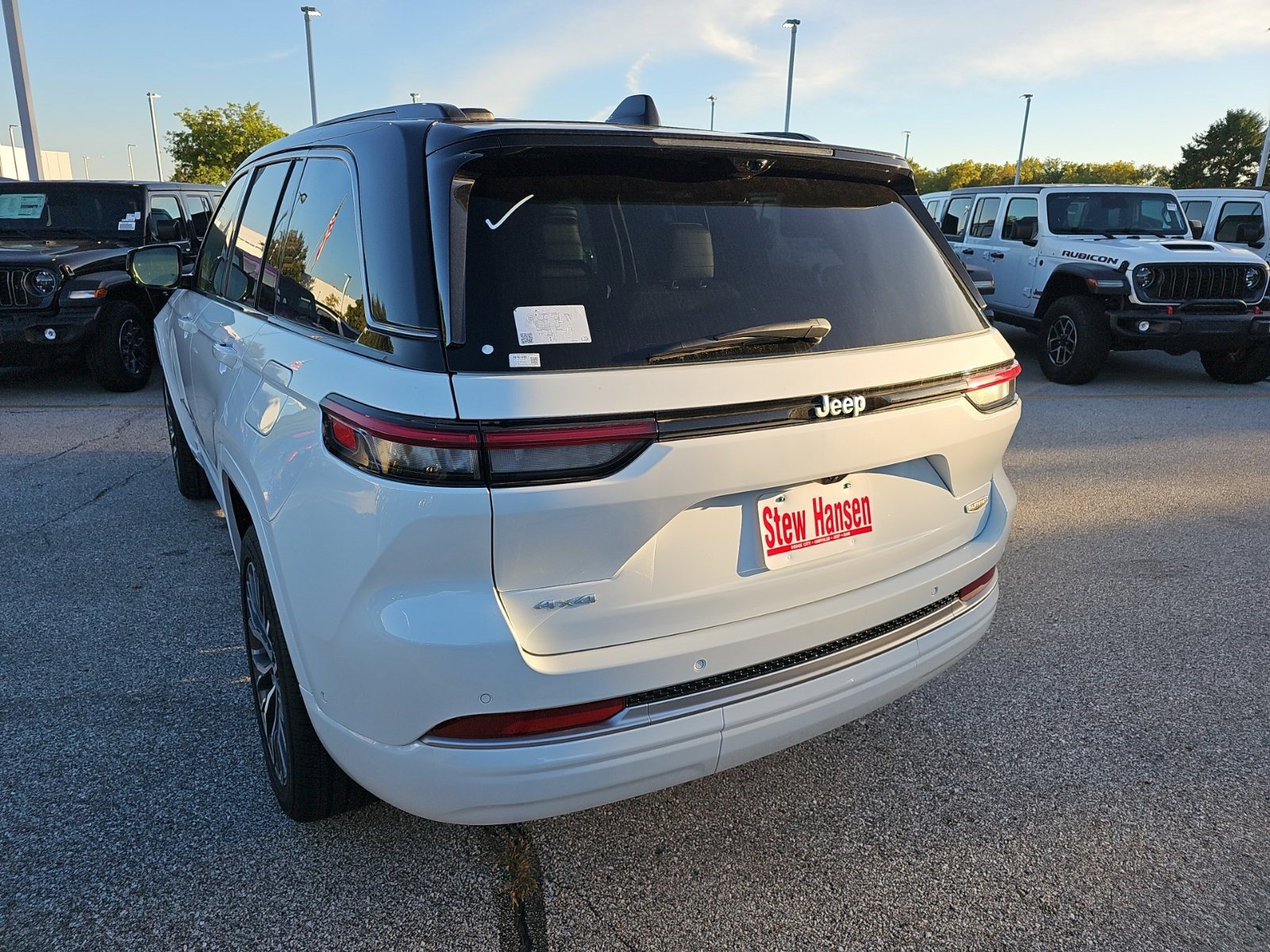 New 2027 Jeep Grand Cherokee Summit AWD/4WD image 3