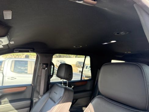 Used 2025 GMC Yukon Denali AWD/4WD image 19