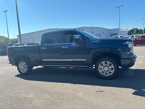 Used 2025 Chevrolet Silverado 3500 High Country w/ Technology Package AWD/4WD image 7