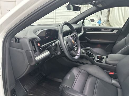 Used 2024 Porsche Cayenne Coupe image 9