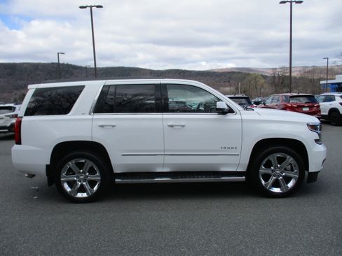 Used 2019 Chevrolet Tahoe LT w/ LT Signature Package image 4