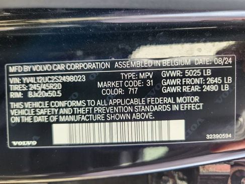 Certified 2025 Volvo XC40 B5 Plus AWD/4WD image 28