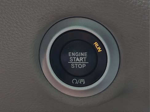 Used 2020 Chrysler Pacifica Limited FWD image 17