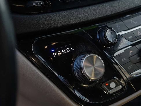 Used 2019 Chrysler Pacifica Touring-L Plus image 20