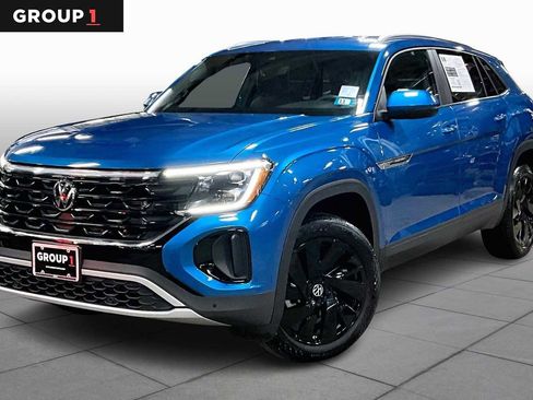 Used 2025 Volkswagen Atlas Cross Sport SE image 1