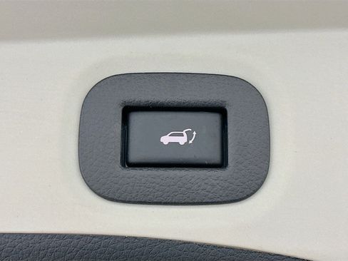 Used 2017 Nissan Rogue SL w/ SL Premium Package image 32