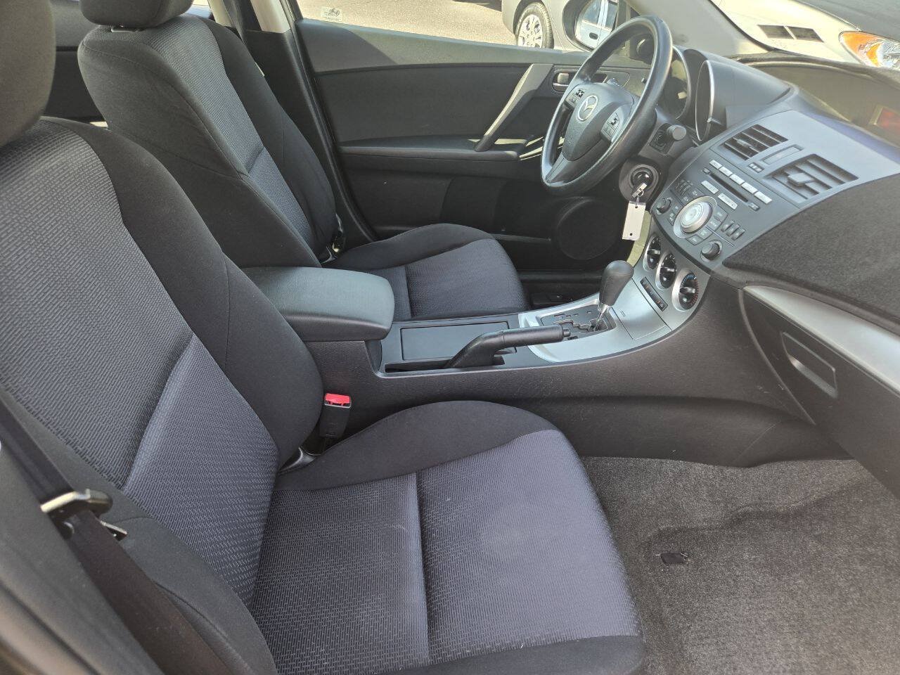 Used 2010 MAZDA MAZDA3 i Touring FWD image 21