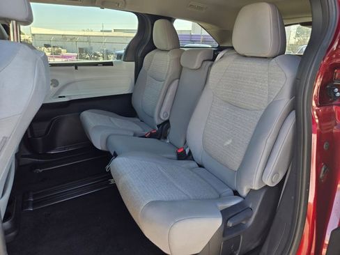 Used 2025 Toyota Sienna LE image 25