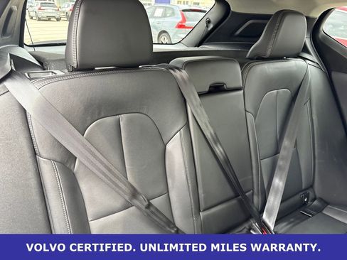 Certified 2025 Volvo XC40 B5 Core image 32
