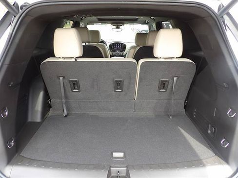 Used 2022 Chevrolet Traverse LT w/ LT Premium Package FWD image 33