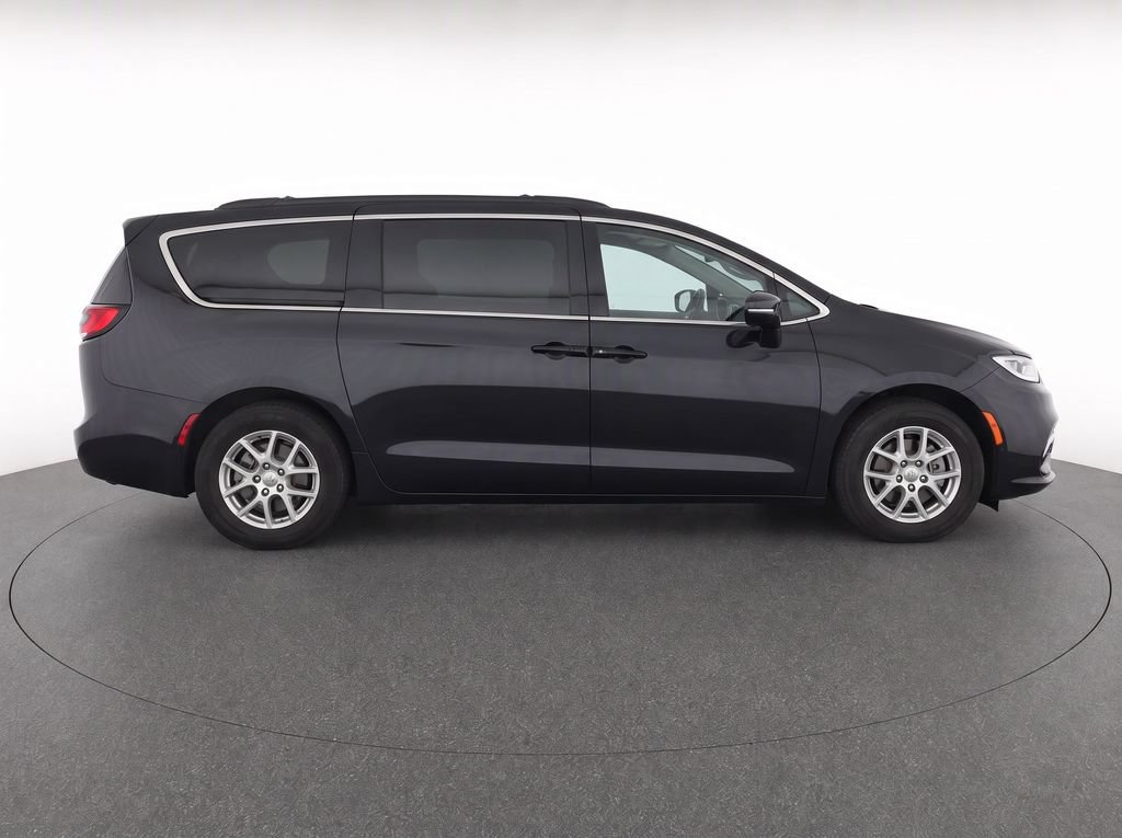 Used 2022 Chrysler Pacifica Touring-L FWD image 8