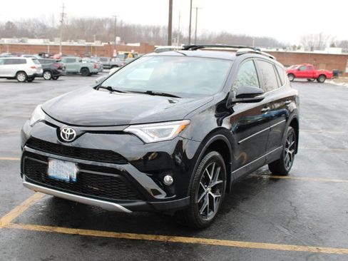 Used 2016 Toyota RAV4 SE image 2