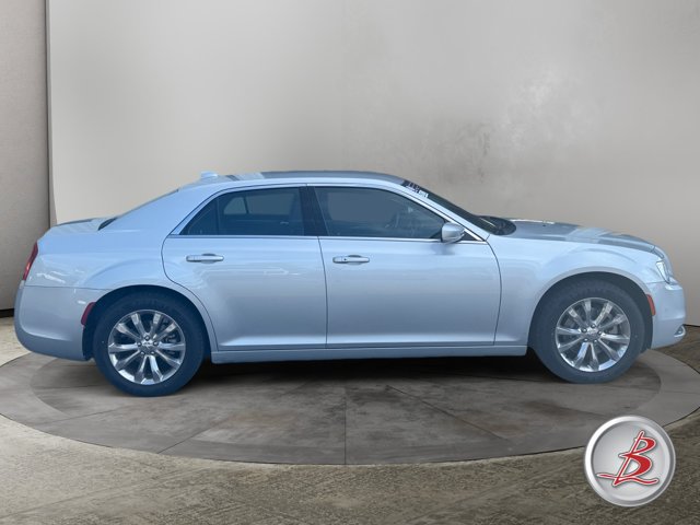 Used 2021 Chrysler 300 Touring L AWD/4WD image 8