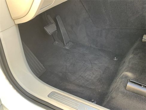 Used 2018 Volvo XC90 T6 Momentum w/ Convenience Package image 18