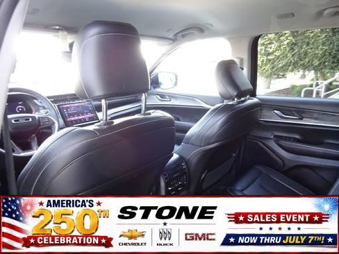 Used 2023 Jeep Grand Cherokee L Limited AWD/4WD image 17