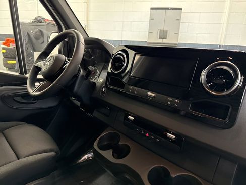 New 2025 Mercedes-Benz Sprinter 3500 image 9
