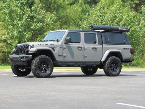 Used 2021 Jeep Gladiator Sport AWD/4WD image 3