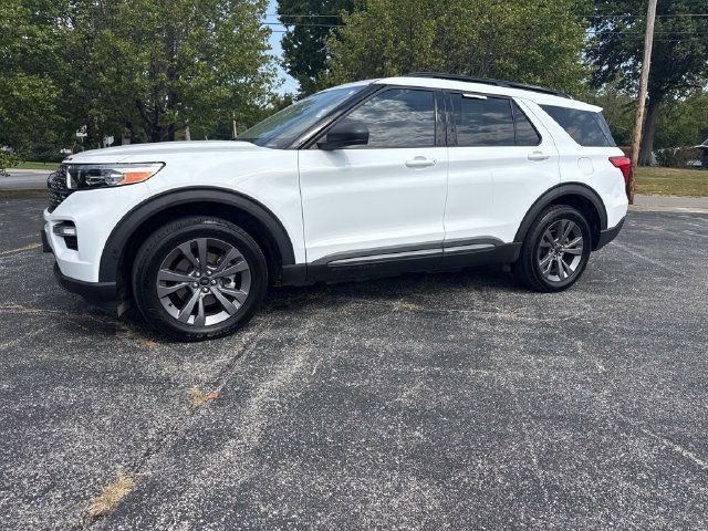 Used 2021 Ford Explorer XLT w/ Equipment Group 202A AWD/4WD image 2