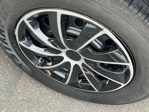 Used 2011 Toyota Camry LE image 17