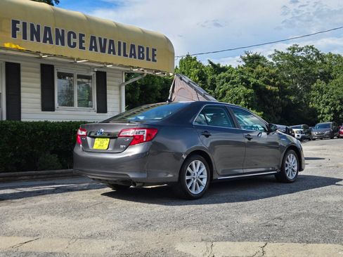 Used 2012 Toyota Camry XLE w/ Leather Pkg FWD image 3