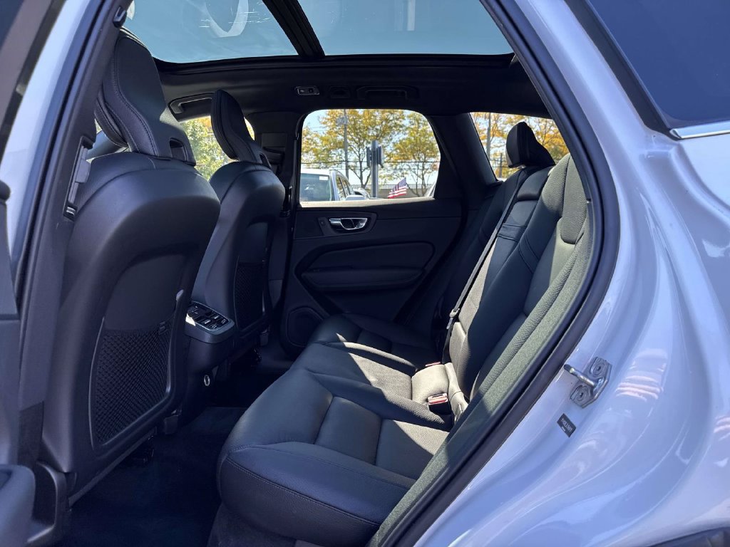 Used 2020 Volvo XC60 T5 Inscription AWD/4WD image 9