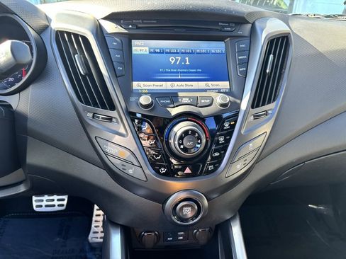 Used 2016 Hyundai Veloster Turbo image 27