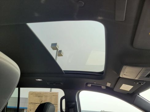 New 2026 Chevrolet Traverse LT w/ Sun and Wheel Package FWD image 7