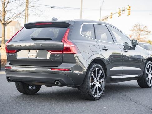 Used 2018 Volvo XC60 T6 Momentum w/ Convenience Package image 4