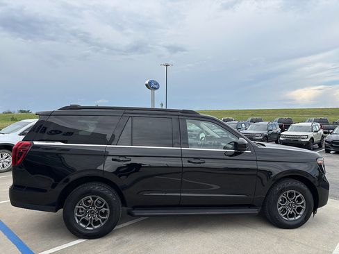 Used 2025 Ford Expedition Active AWD/4WD image 7