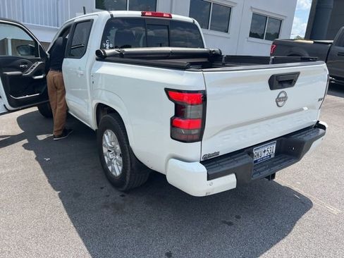 Used 2022 Nissan Frontier SV RWD image 4