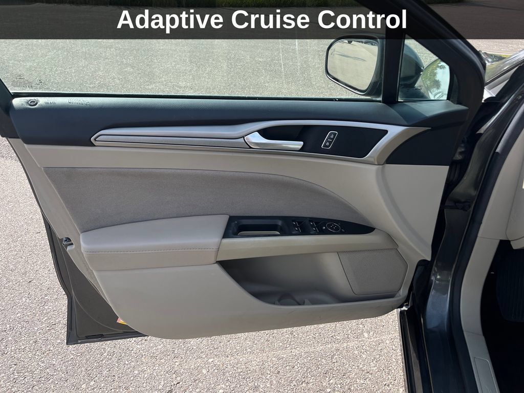 Used 2019 Ford Fusion SE FWD image 13