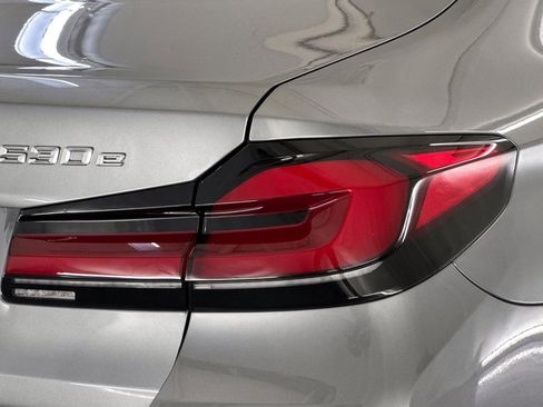 Used 2023 BMW 530e w/ Premium Package image 13