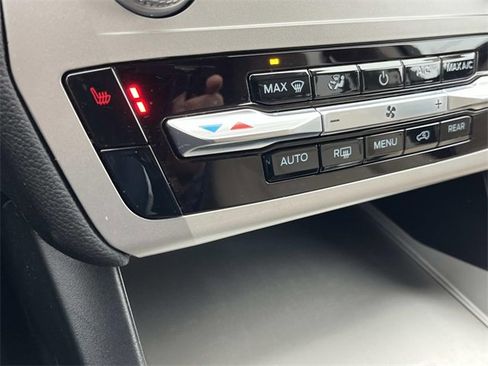 Used 2023 Ford Explorer XLT image 35