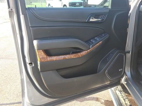 Used 2018 Chevrolet Suburban Premier image 30