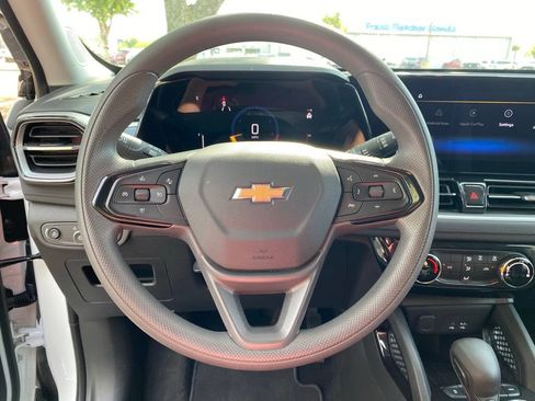 Used 2025 Chevrolet TrailBlazer LT w/ Driver Confidence Package AWD/4WD image 11