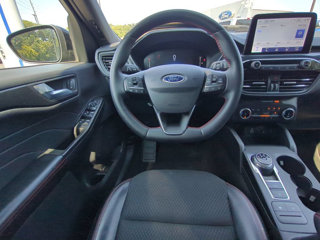 Certified 2025 Ford Escape ST-Line Select AWD/4WD image 18