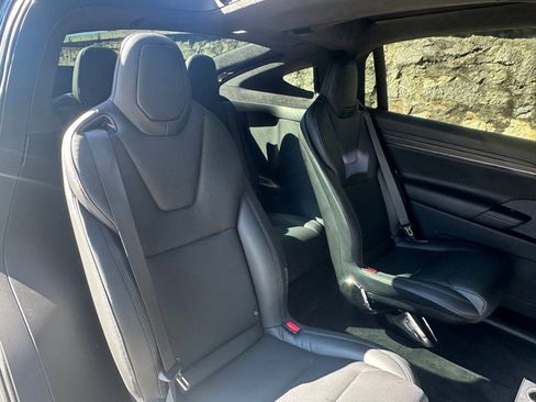 Used 2022 Tesla Model X image 59