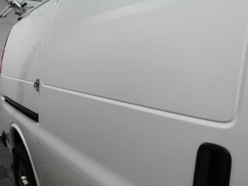 Used 2020 GMC Savana 2500 w/ Enhanced Convenience Package image 33