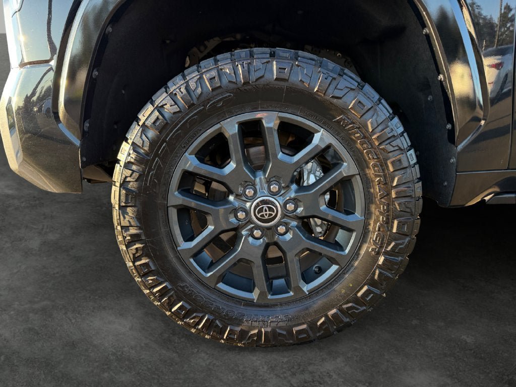 Used 2022 Toyota Tundra Platinum w/ Advanced Package AWD/4WD image 4