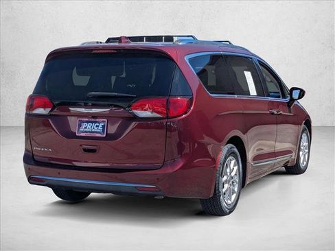 Used 2020 Chrysler Pacifica Touring-L FWD image 5