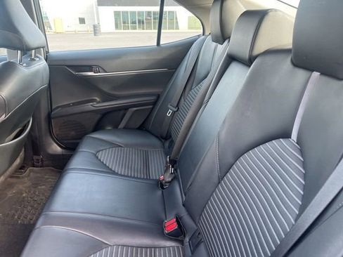 Used 2021 Toyota Camry SE image 10